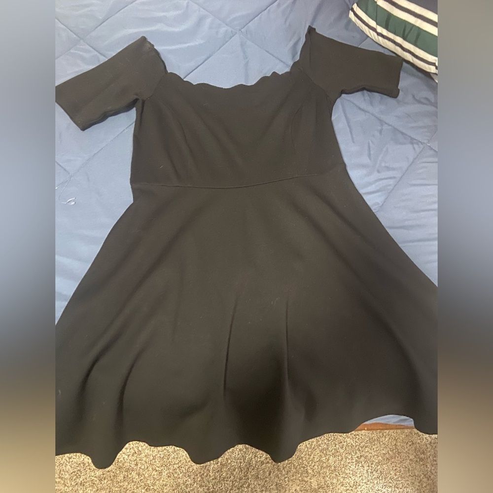 Nine Britton Off-the-Shoulder Black Dress |